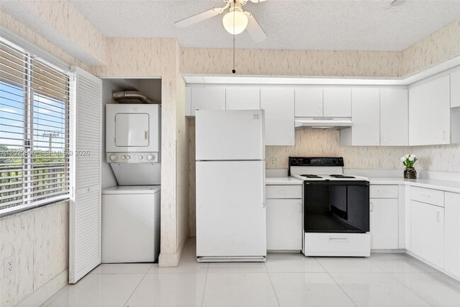 Building Photo - 1650 SW 124th Terrace