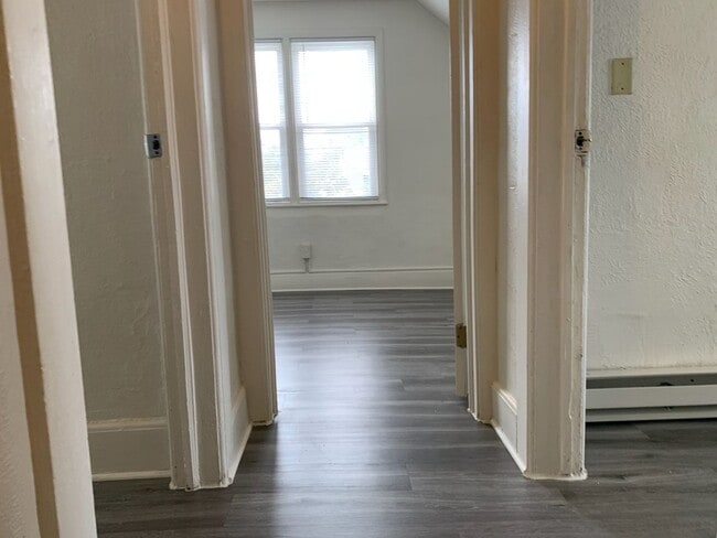 Building Photo - 3 or 4 bedroom (3 bedrooms+ bonus room) House in Rum Village