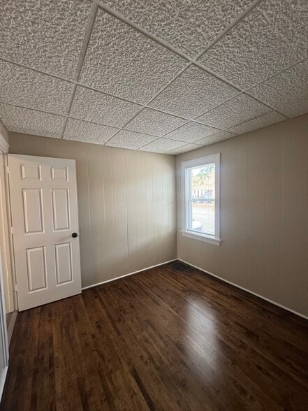 Building Photo - 1601 S 65th St