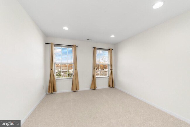 Building Photo - 42 Sundance Dr