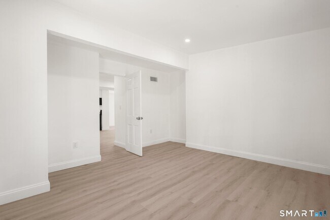 Building Photo - 64 Soundview Ave