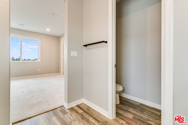 Building Photo - 713 Daniel Freeman Cir