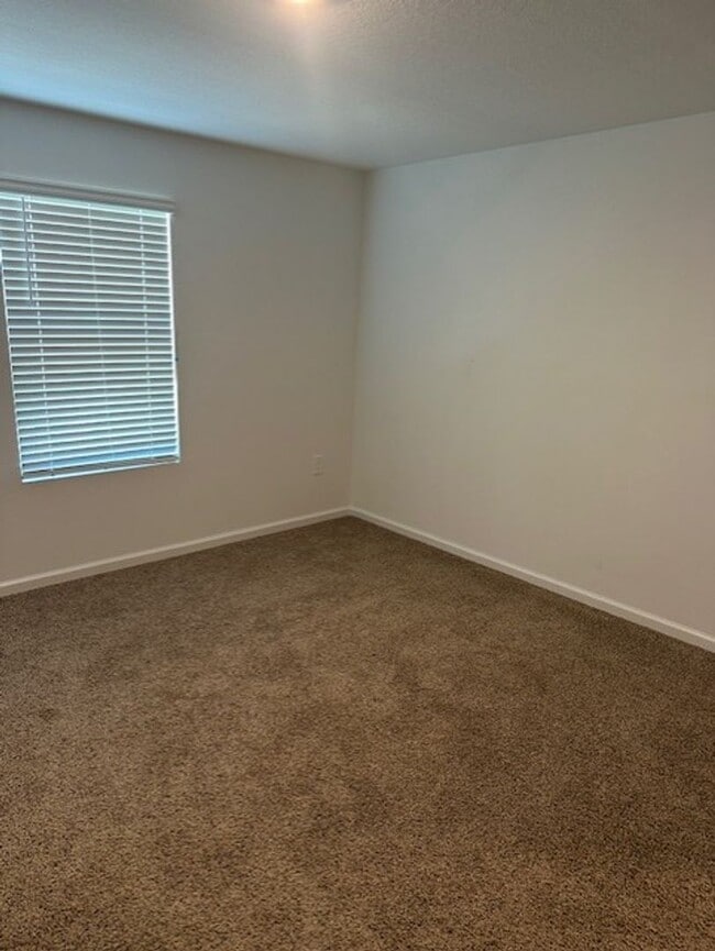 Building Photo - Beautiful Open Concept townhome in growing Middleburg!!!