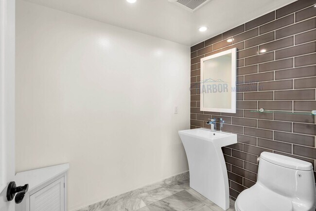 Building Photo - Palos Verdes Estates luxury home is now av...