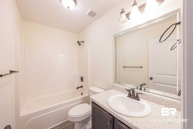 Building Photo - 118 Michael Loop