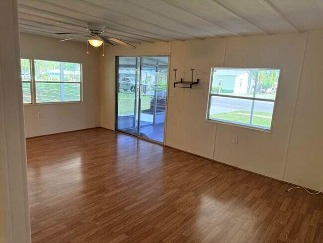 Building Photo - 1208 Lee St