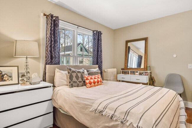 Building Photo - 1319 Rutledge St