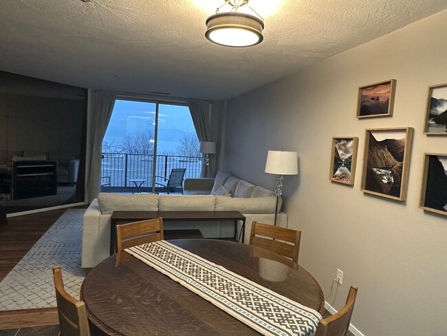 Building Photo - Stunning Lakeview Condo in Downtown Coeur ...