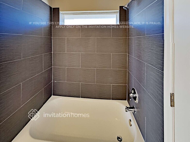 Building Photo - 8885 Cloverleaf Cir