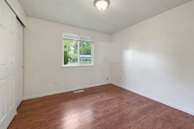 Building Photo - Tumwater rambler with 3bdrms 1.75 baths 2 ...