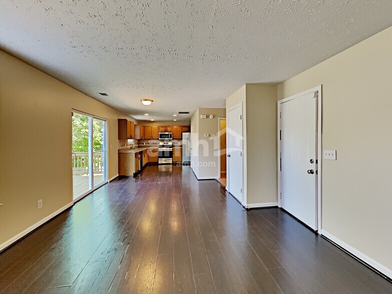 Building Photo - 450 Crested View Dr