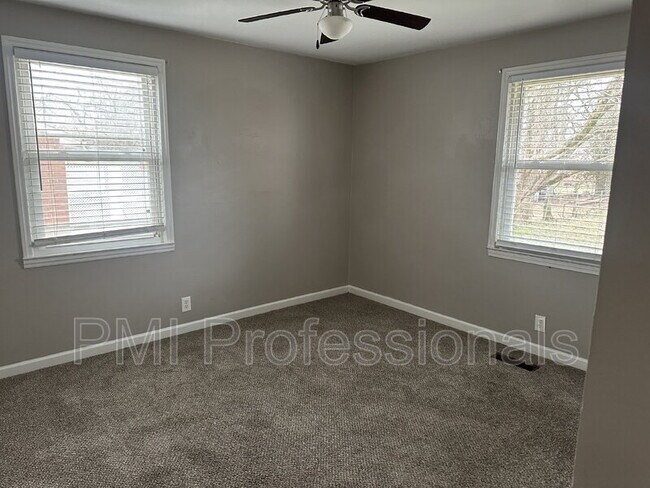 Building Photo - 2102 Cypress Dr