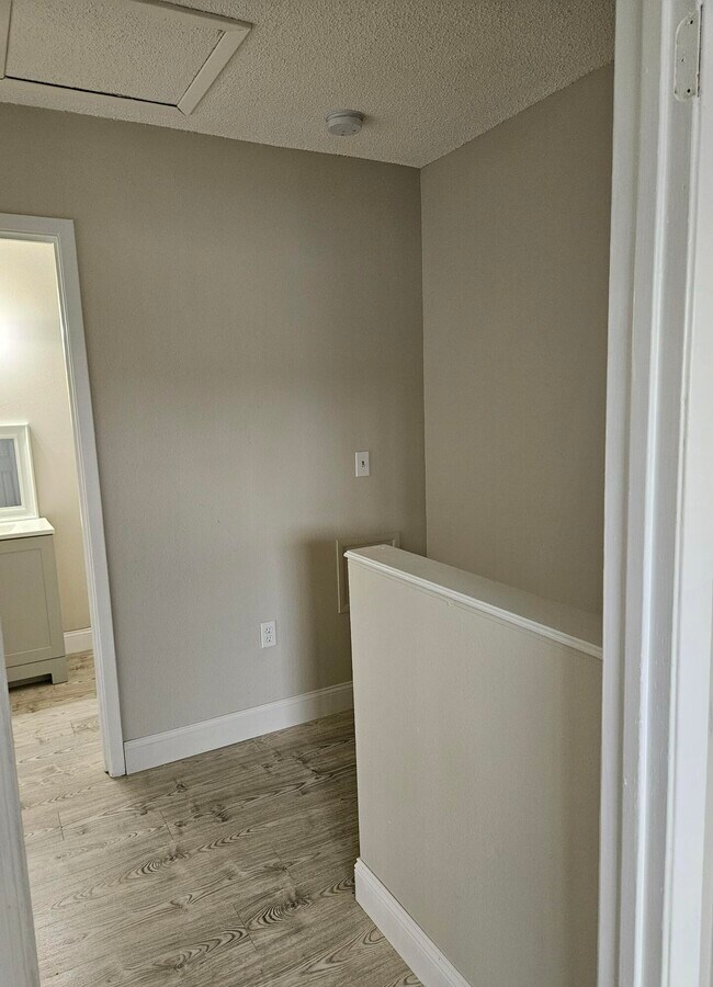 Building Photo - 313 Oxford Ct