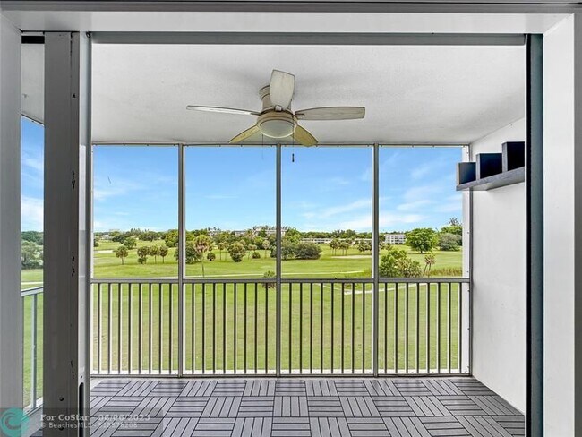 Building Photo - 2950 N Palm Aire Dr