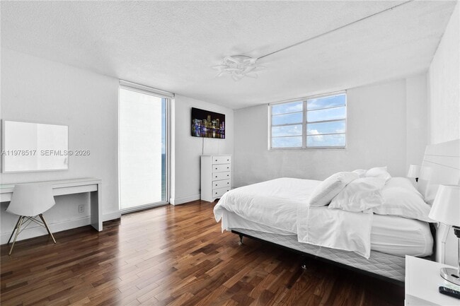 Building Photo - 4001 S Ocean Dr