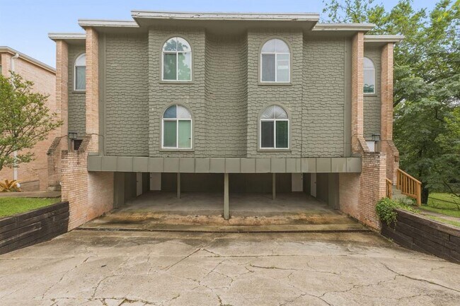 Building Photo - 6405 Chimney Creek Cir