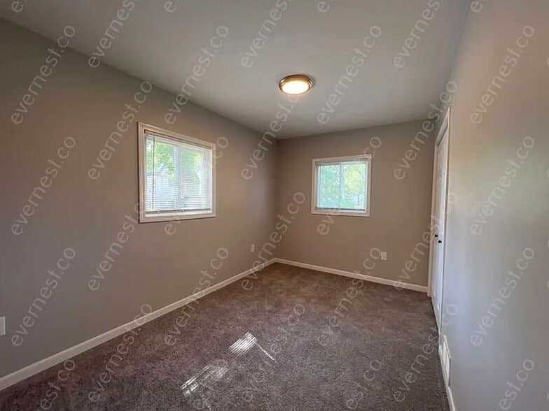 Building Photo - 76 W Strathmore Ave