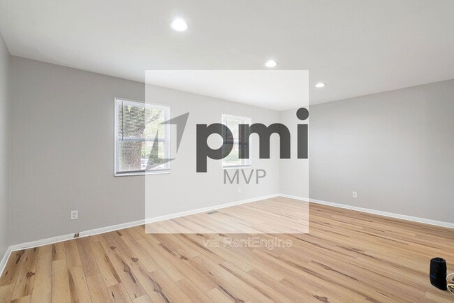 Building Photo - 3027 Rotunda Ct S
