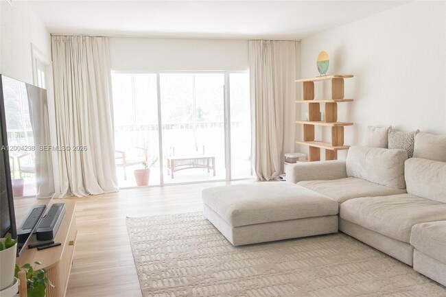 Building Photo - 3250 N Palm Aire Dr