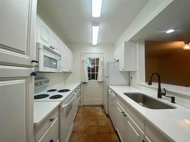 Building Photo - 5916 Birchbrook Dr
