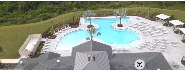 Building Photo - 11041 65th Ter E