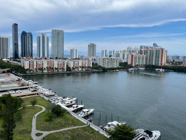 Building Photo - Sunny Isles Condo $2200