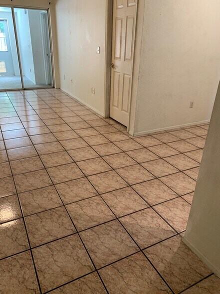 Building Photo - 1044 Henson Ct