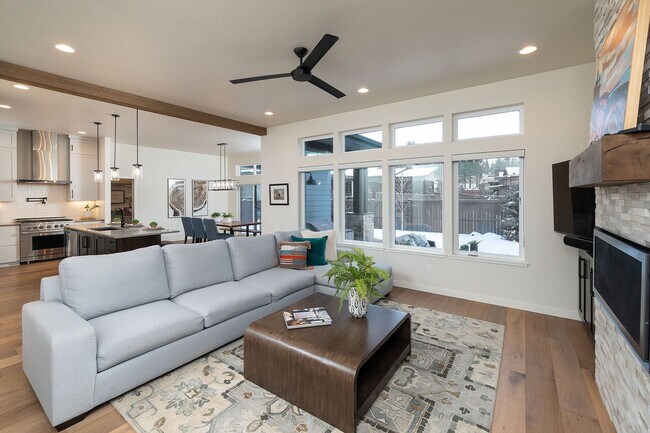 Building Photo - Custom 4 Bed Home in Shevlin West