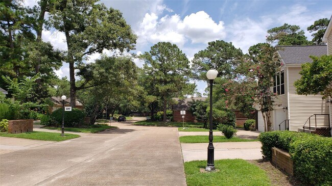 Building Photo - 3315 Golden Trails Dr