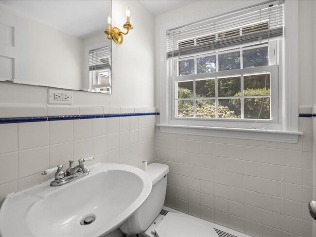 Building Photo - 15 Woodridge Rd