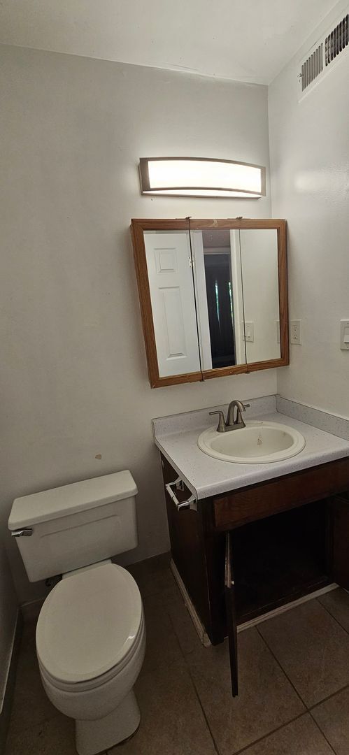 Building Photo - 2010 18th St