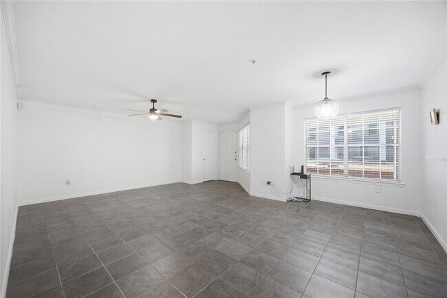 Building Photo - 501 W 26th St