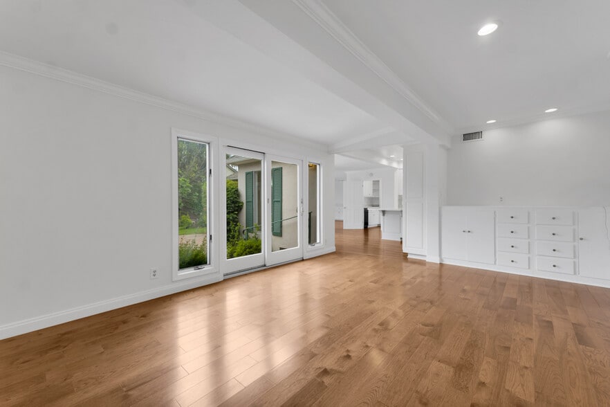 Building Photo - 4722 Forman Ave