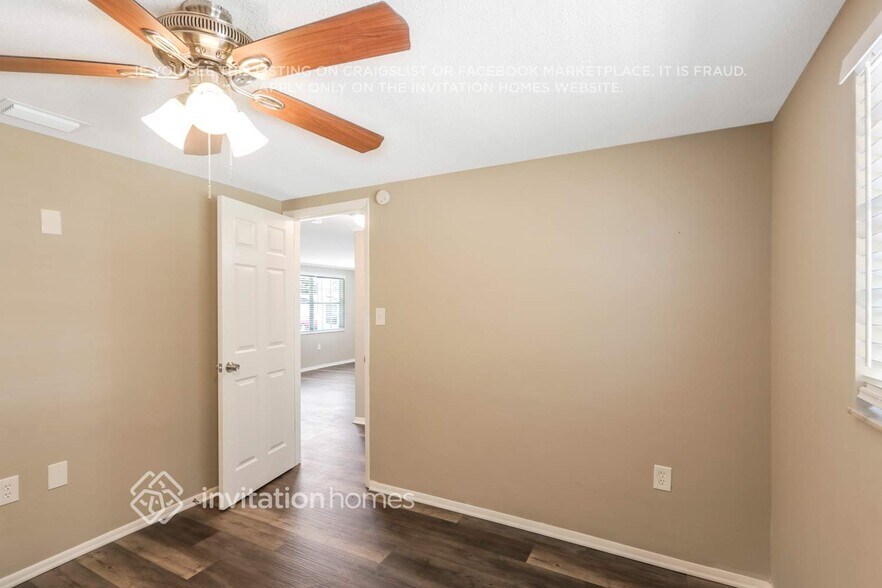 Building Photo - 9821 Wayside Ln