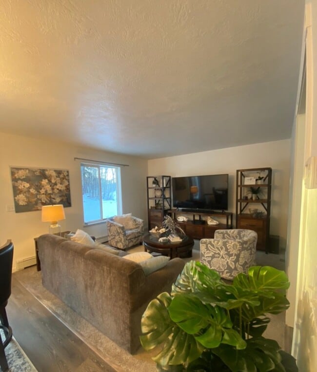 Building Photo - 1100 W Nugget Ave