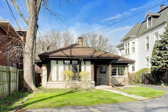 Building Photo - 545 Thatcher Ave