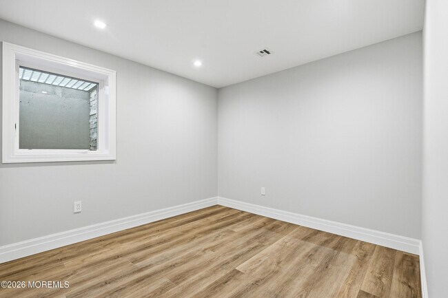 Building Photo - 84 Cooper Ave