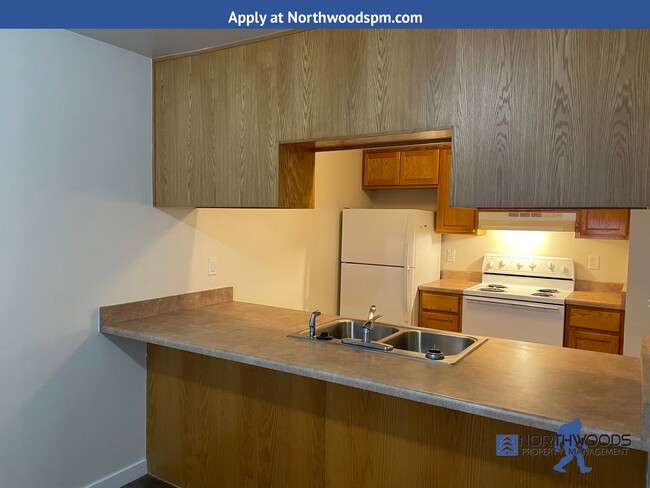 Building Photo - Very Nice 2 Bedroom 2 Bath Upstairs Apartm...