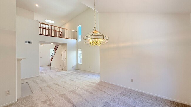 Building Photo - 1126 Vista Pointe Cir