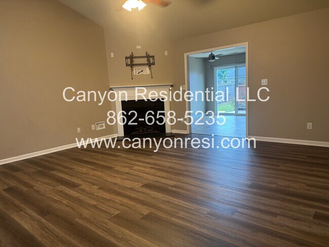 Building Photo - 567 Broad Dr