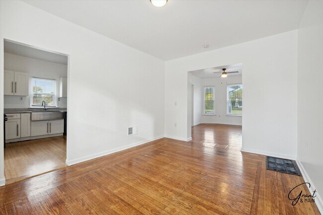 Building Photo - $1650 - Large 4 Bedroom, Renovated Home