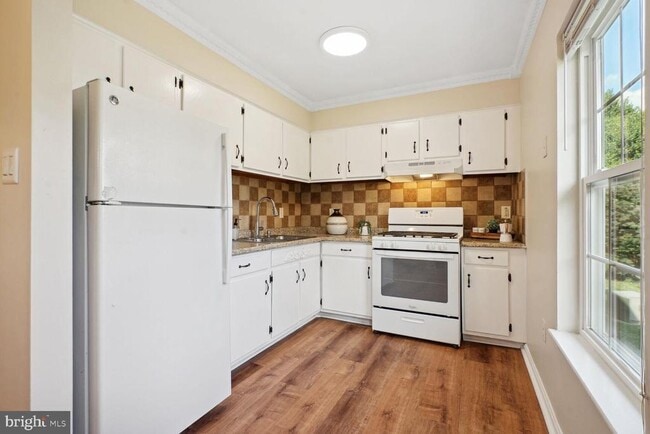 Building Photo - 9497 Linden Leaf Ct