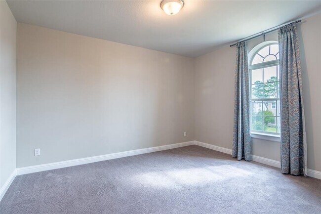 Building Photo - 31226 Shady Arbor Ln