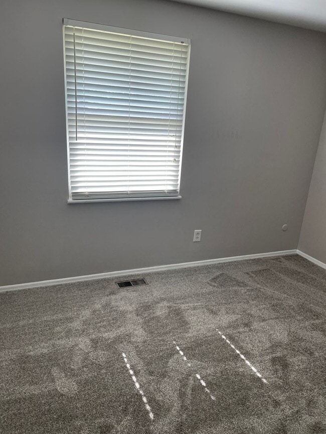 Building Photo - 4 Bedroom Home in Huber Heights