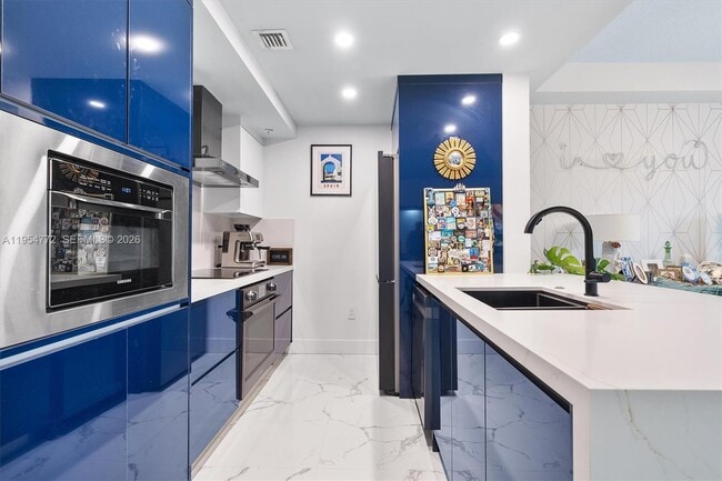 Building Photo - 275 NE 18th St