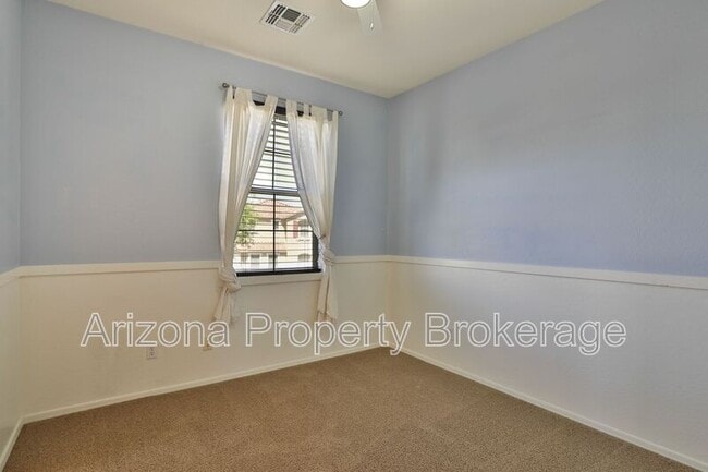 Building Photo - 875 S Porter St