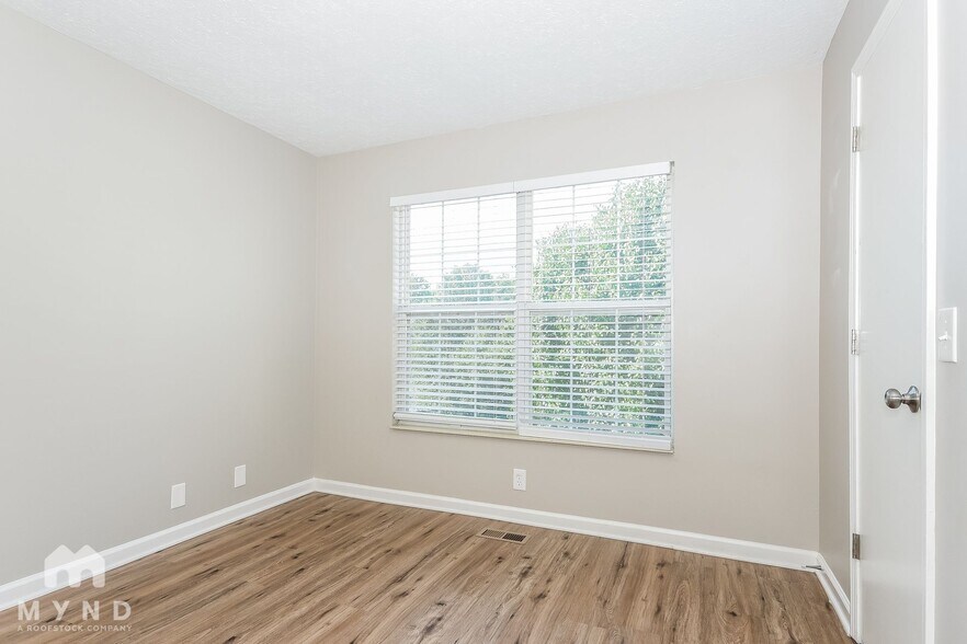 Building Photo - 1815 Apple Valley Cir