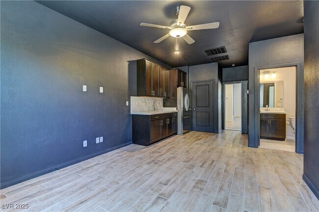 Building Photo - 6390 Montrose Park Ct
