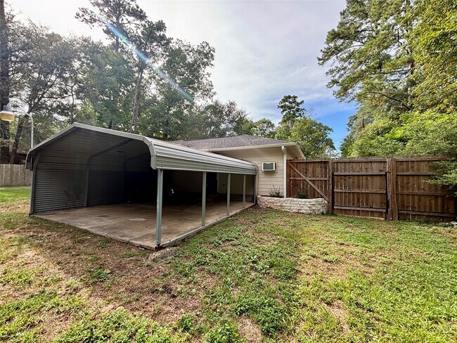 Building Photo - 10642 Royal Pines Dr