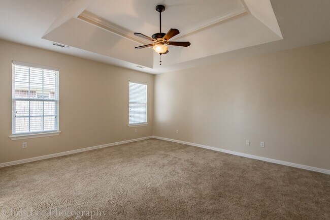 Building Photo - Large 3 Bedroom Home in Perfect Condition! Great Location!